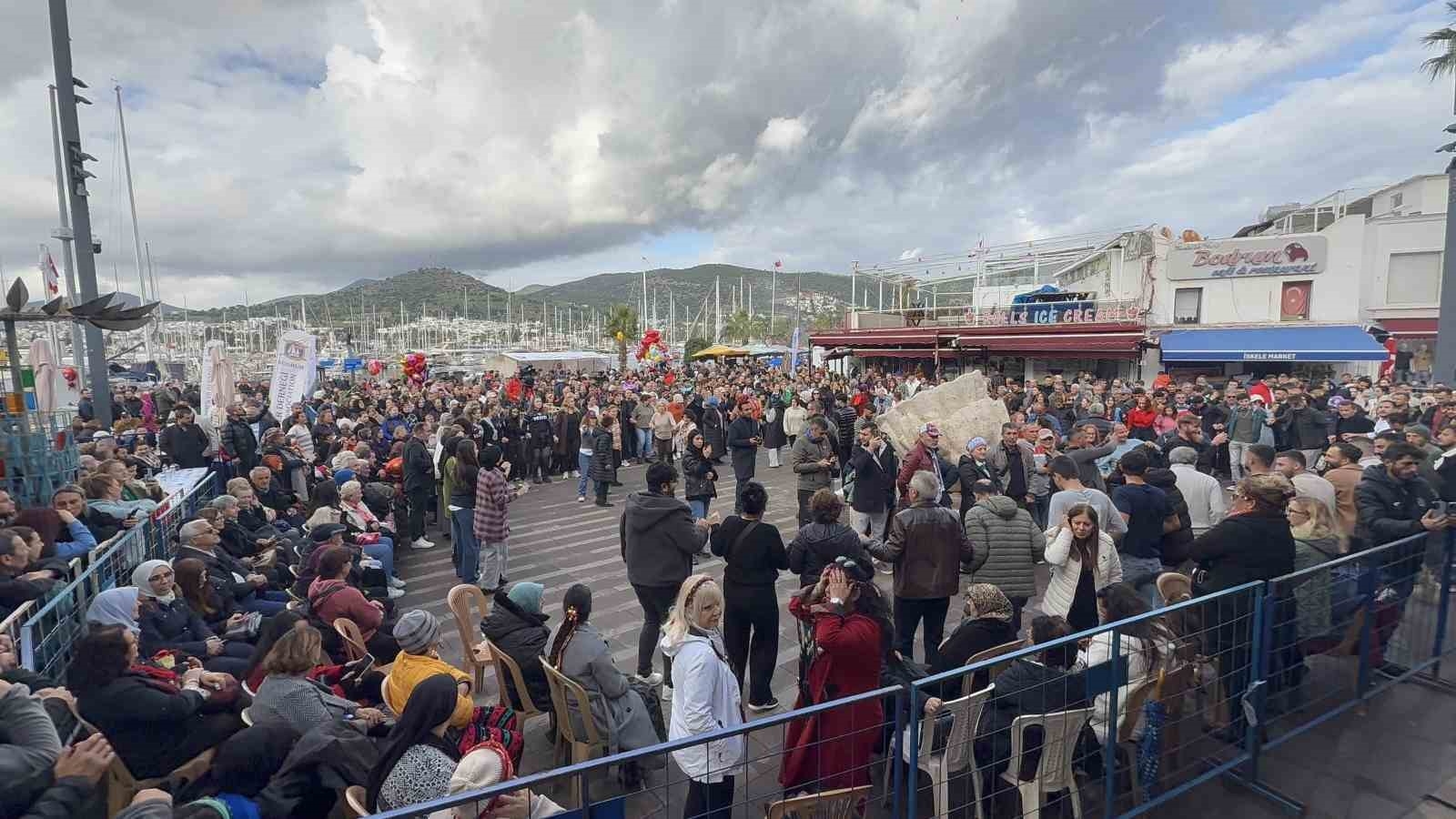 BODRUM’DA HAMSİ ZİYAFETİ