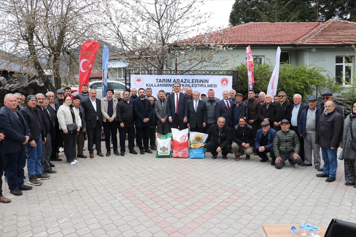 Samsun’da çiftçilere ayçiçeği, kuru fasulye ile kanola tohumu dağıtıldı