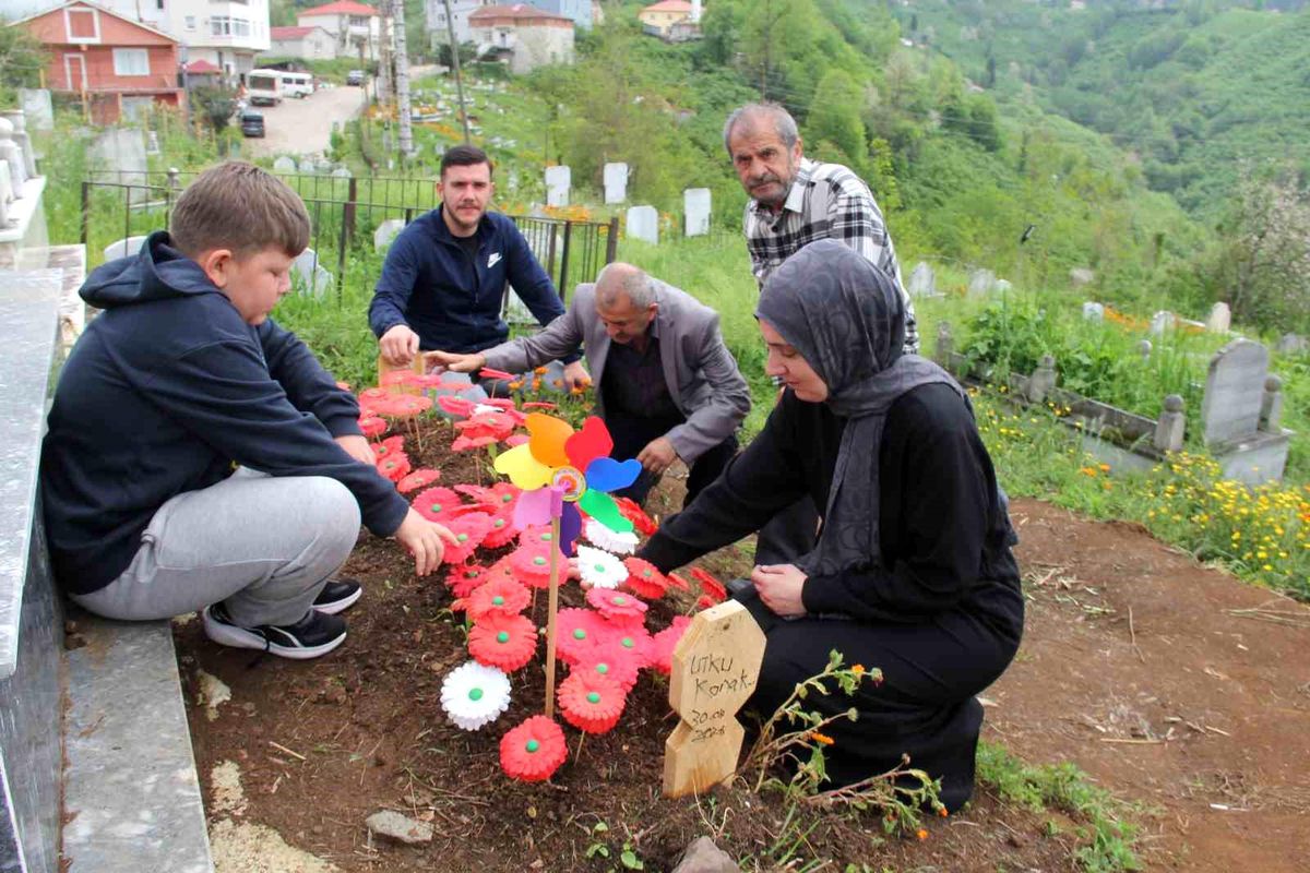 Bayram arefesinde mezar başında adalet istedi: “Asıl suçlular dışarıda”
